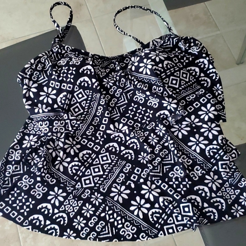 Black n white tankini top with built in bra